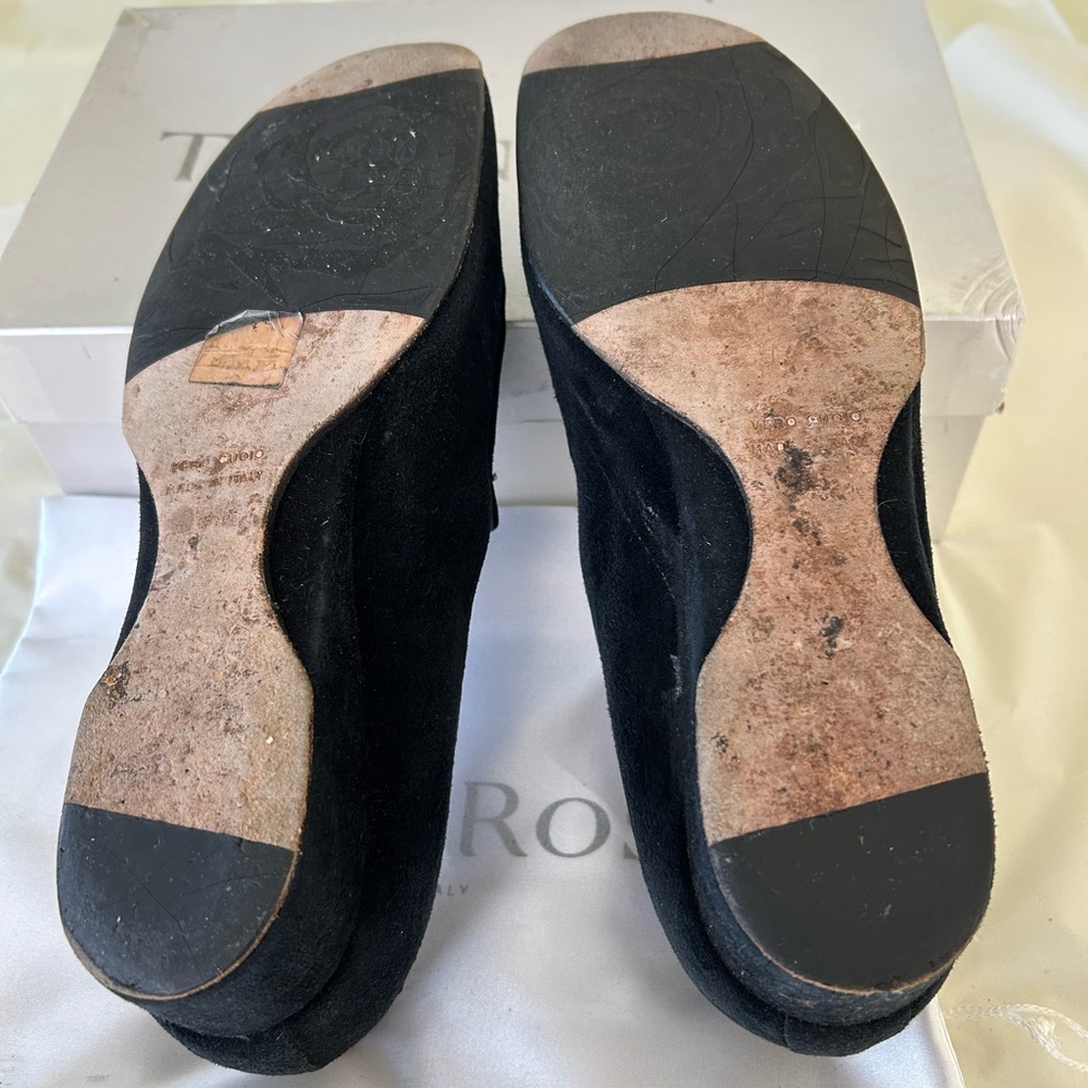 Taryn Rose Women's Black suede Loafers. Size 8 - Picture 6 of 7